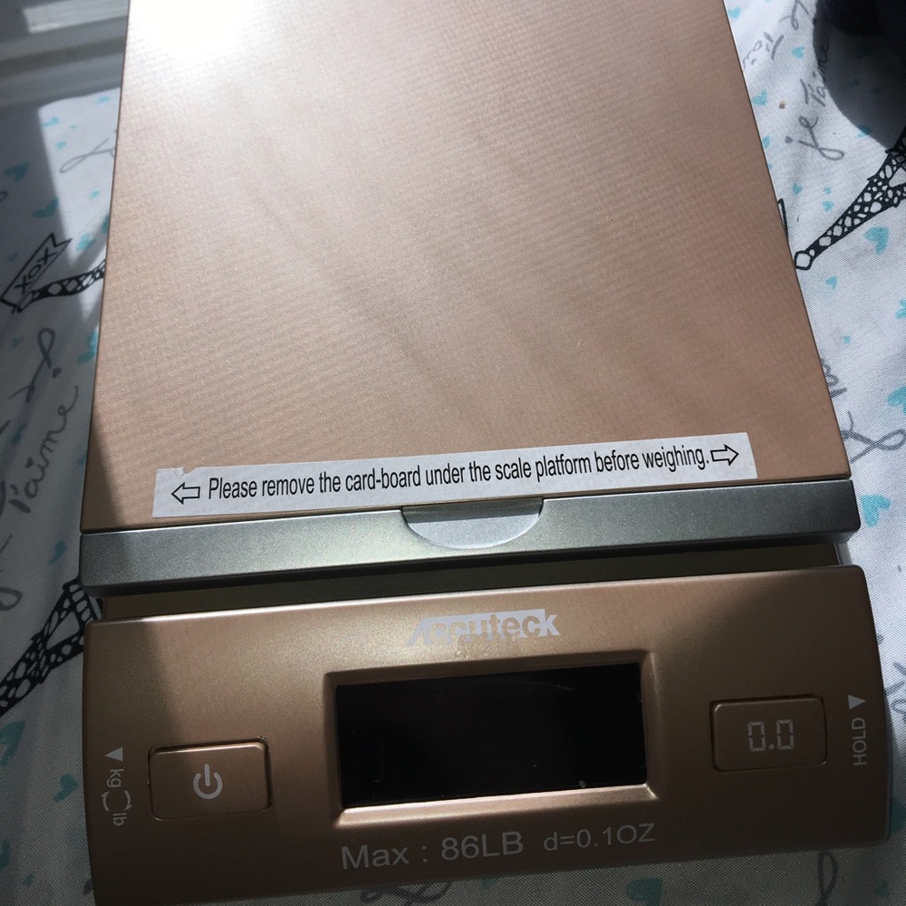 Digital scale in pink